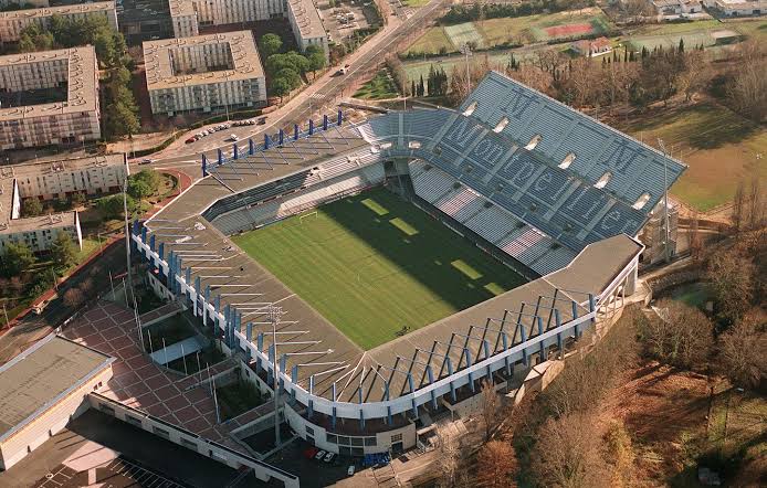 Les enjeux sportifs et politiques de la finale du Top 14 en juin 2026 : protocole présidentiel sur la pelouse et choc au sommet entre Toulouse et Montpellier