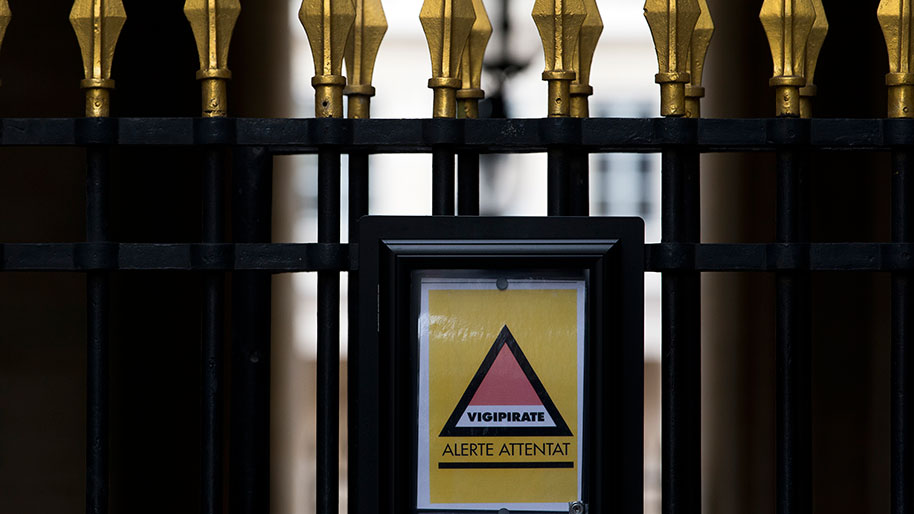 l&rsquo;adoption parlementaire de la loi prolongeant la rétention administrative des étrangers en situation irrégulière présentant un profil de dangerosité en juin 2026